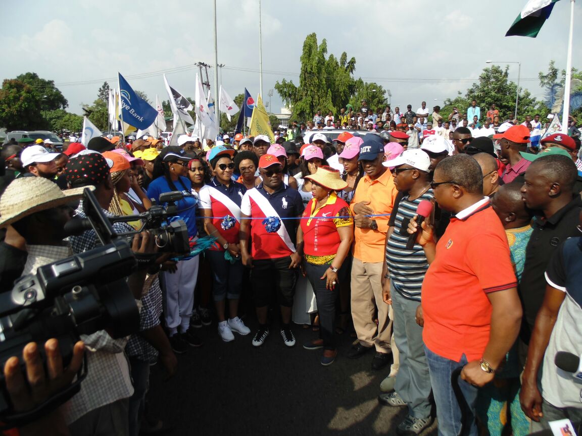 dorise_omo's tweet photo. SEN. BEN AYADE, WIFE &amp; OTHERS FLAGS OFF THE 2ND CALABAR CARNIVAL DRY RUN | @MissAfrica2016 #MissAfrica2016_Calabar https://t.co/BrmHogpwb1