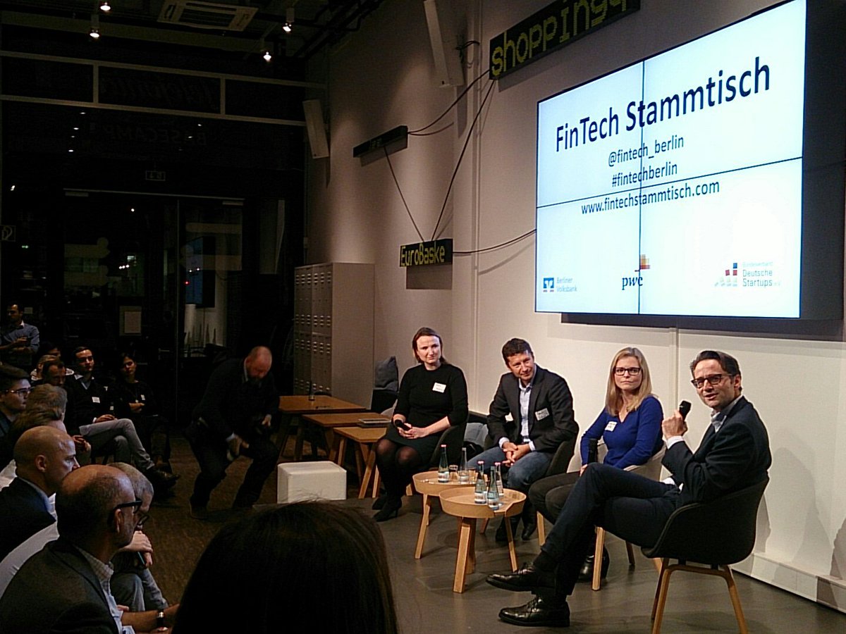 #FinTech Stammtisch talking about #wallets with <a href="/PayPalDE/">PayPal Deutschland</a> , <a href="/MastercardDE/">MastercardDE</a> und GIZS @fintech_berlin #fintechberlin
