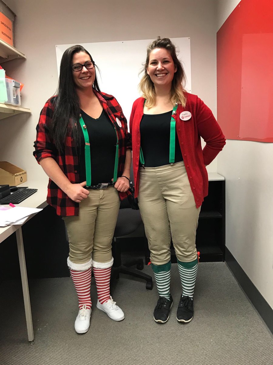 jln_nelson's tweet photo. #crazysockday #2PeasInAPod #SantasElvesBusyAtWork @angelicalynkzn @glauner_ashley https://t.co/3hG5ZBaZQp