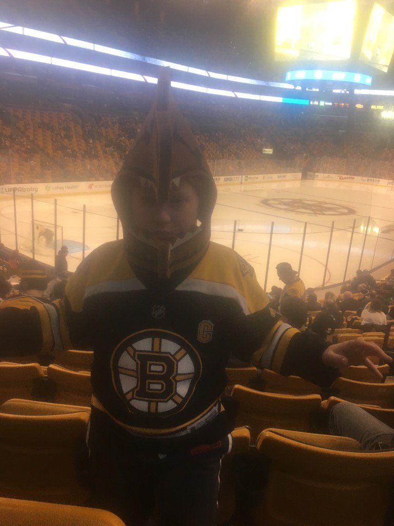 KimShur's tweet photo. Don't poke the Bear! #NHL BRUINS https://t.co/WwgYSB1FeY
