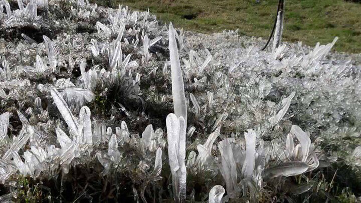 La bajas temperaturas generan la presencia de hielo en varios sectores del Austro. Imagen de Pucará de Yovany Reyes.