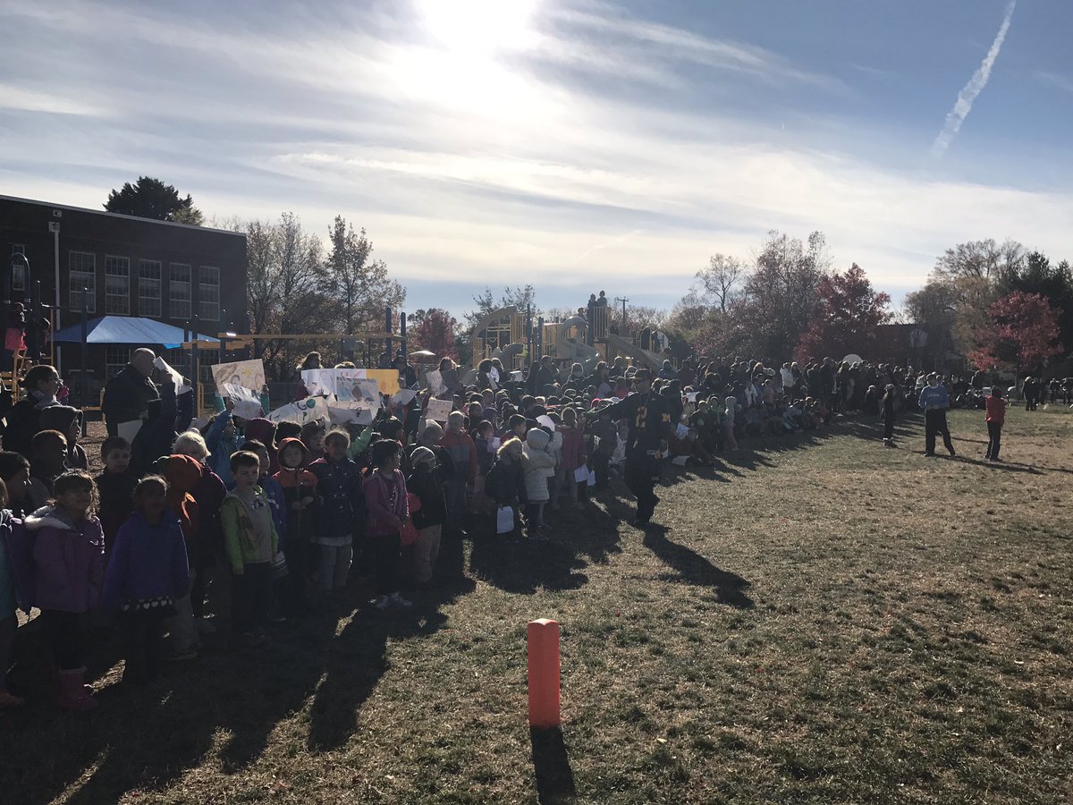 APS_ATS's tweet photo. Beautiful day for some football and band!!! 🏈🎷☀️🍗@APSHPEAthletics @MyRedCooper @ATS_4thGrade @ATS_ESOL @MrsG_ATSmusic #APSisThankful https://t.co/J71YgFO1xO