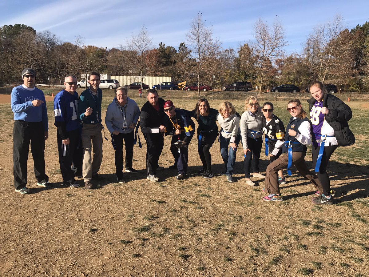 APS_ATS's tweet photo. Beautiful day for some football and band!!! 🏈🎷☀️🍗@APSHPEAthletics @MyRedCooper @ATS_4thGrade @ATS_ESOL @MrsG_ATSmusic #APSisThankful https://t.co/J71YgFO1xO