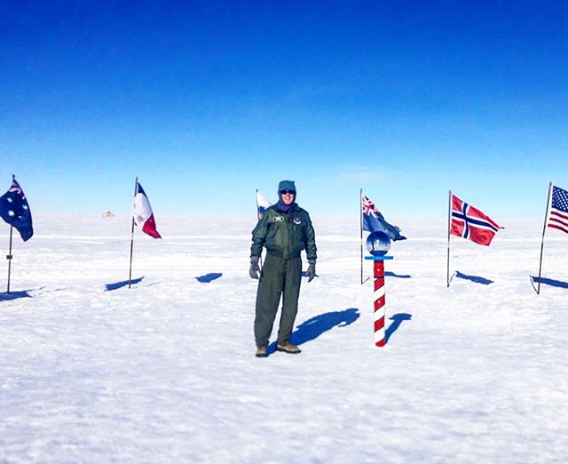 GoGeocaching's tweet photo. Coordinates are S 90° 00.000 W 180° 00.000. Welcome to the South Pole, a perfect place to #geocache! https://t.co/dkFDArsw8u https://t.co/BPVUhCZDLn