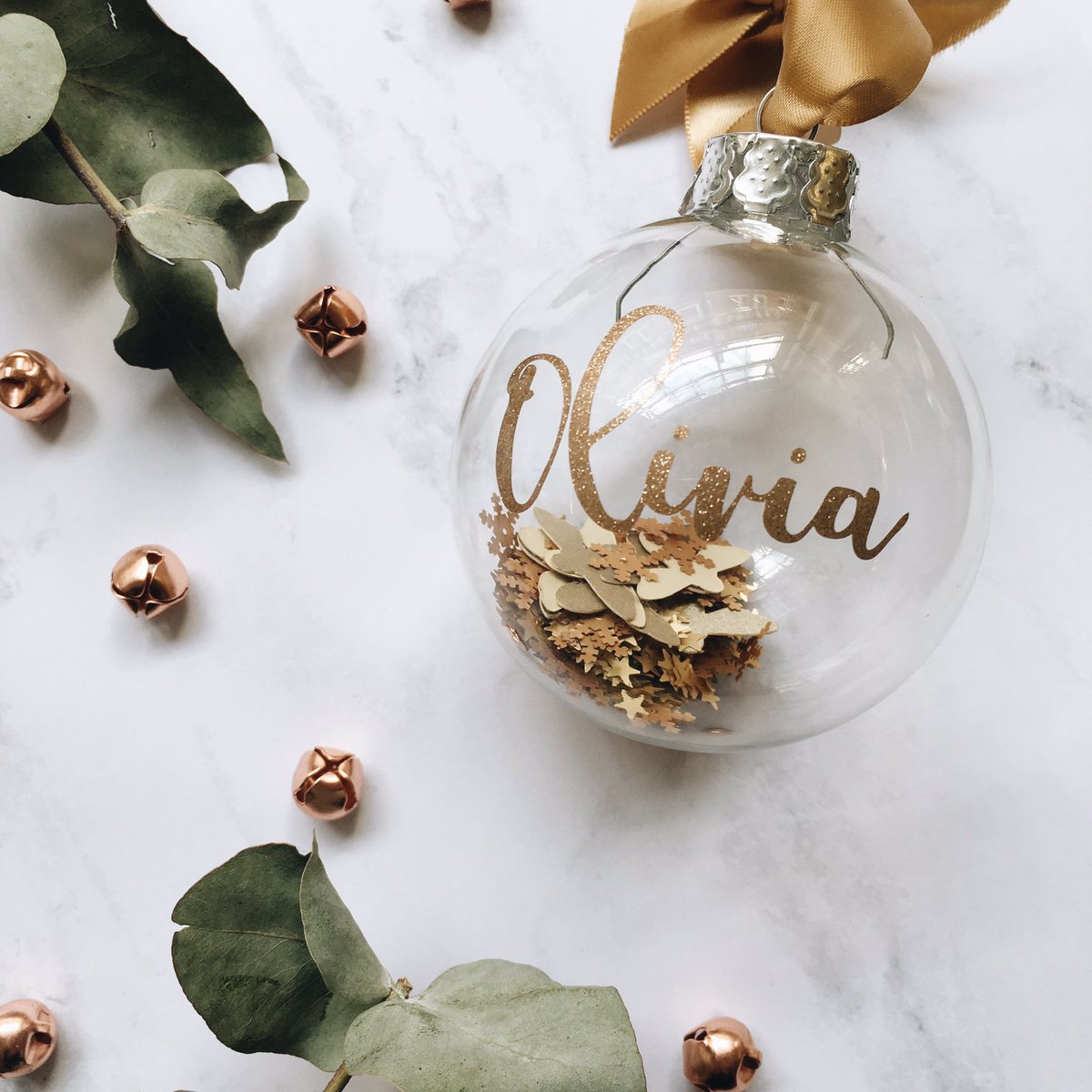 Dreamiest bee-spoke bauble from <a href="/studioseed/">Tamsin Rennie</a> 🐝 #oliviaburton