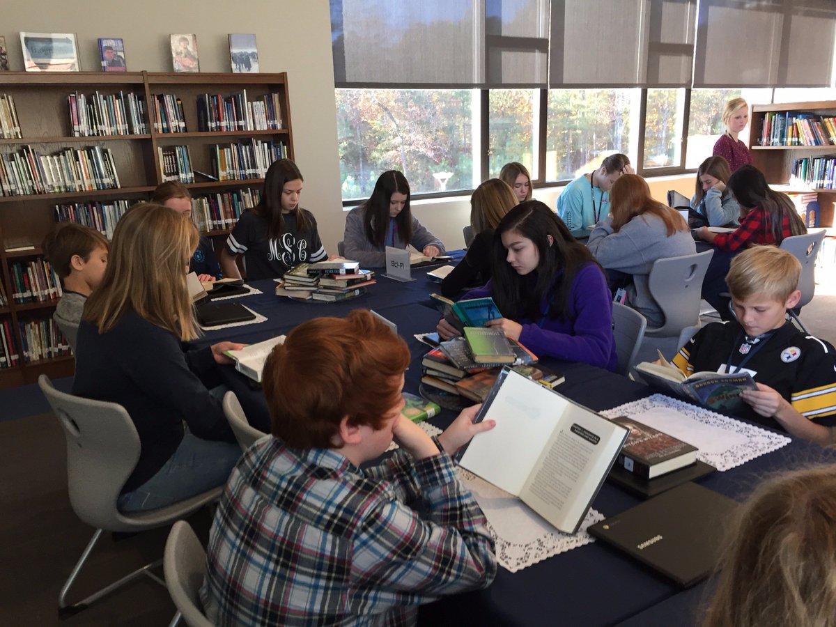 CMSReads's tweet photo. Ms. Cade's 1st block digging into some delicious stories.  #booktasting #WeaReChapin #BookFeast #Read https://t.co/8Y8lEK5PSm