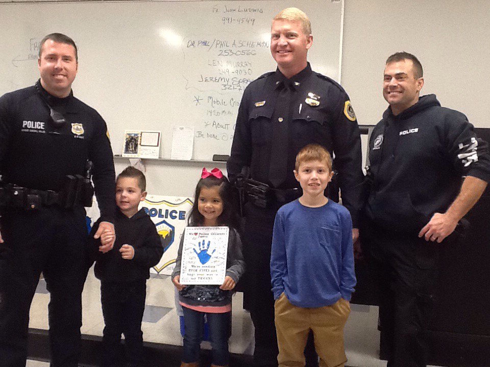 Whittier students whose fathers work for the Des Moines PD made a quick visit to say thanks for all they do!