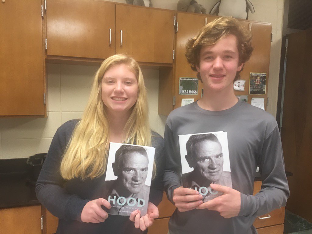 dana_straw's tweet photo. Winners of "Hood: trailblazer of the genomics age" by Luke Timmerman #eahsgo https://t.co/pFelVutLMJ
