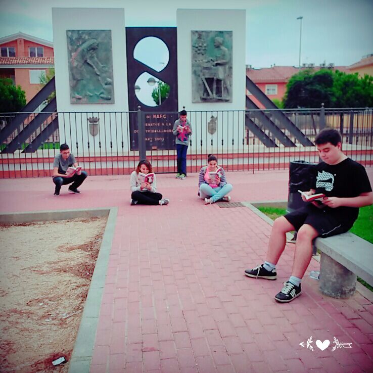 Llegirnotefron2's tweet image. Amb un llibre a la mà alguns somnis es fan realitat
#CECVContemLecturaAVL