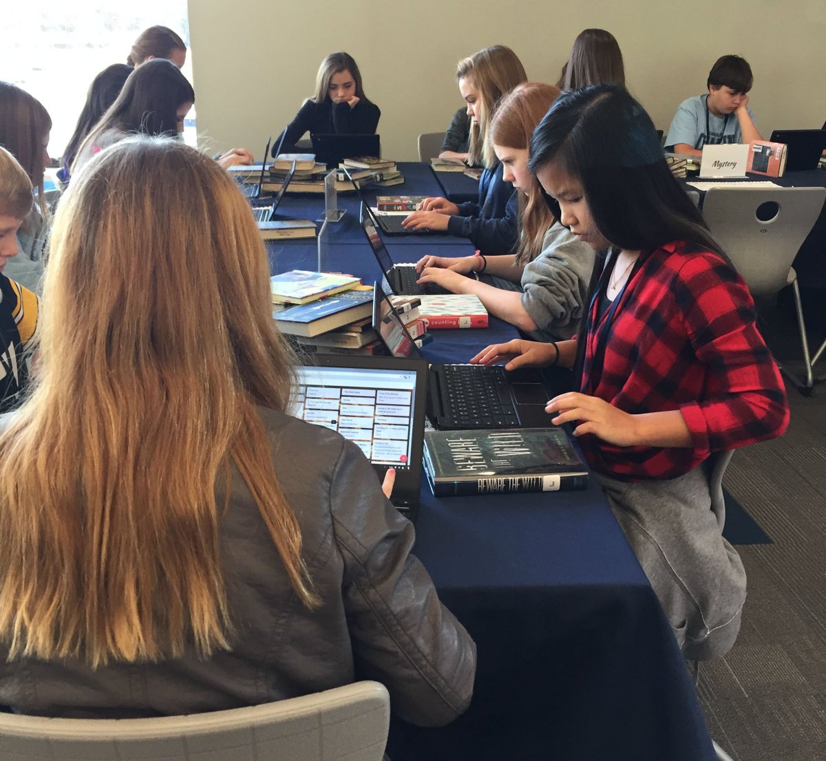 CMSReads's tweet photo. 'Food for thought' critics describing their 1st course via Padlet.  #booktasting #WeaReChapin #BookFeast #Read https://t.co/BEkDEHUg9O