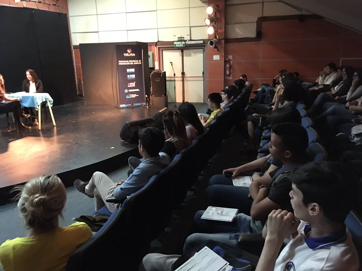 HUMAXweb's tweet photo. "Como anillo al dedo" en #FEET2016 Muchas gracias a la gente de OIL por la invitación!! @agenciacbajoven https://t.co/HYLIAMZytk