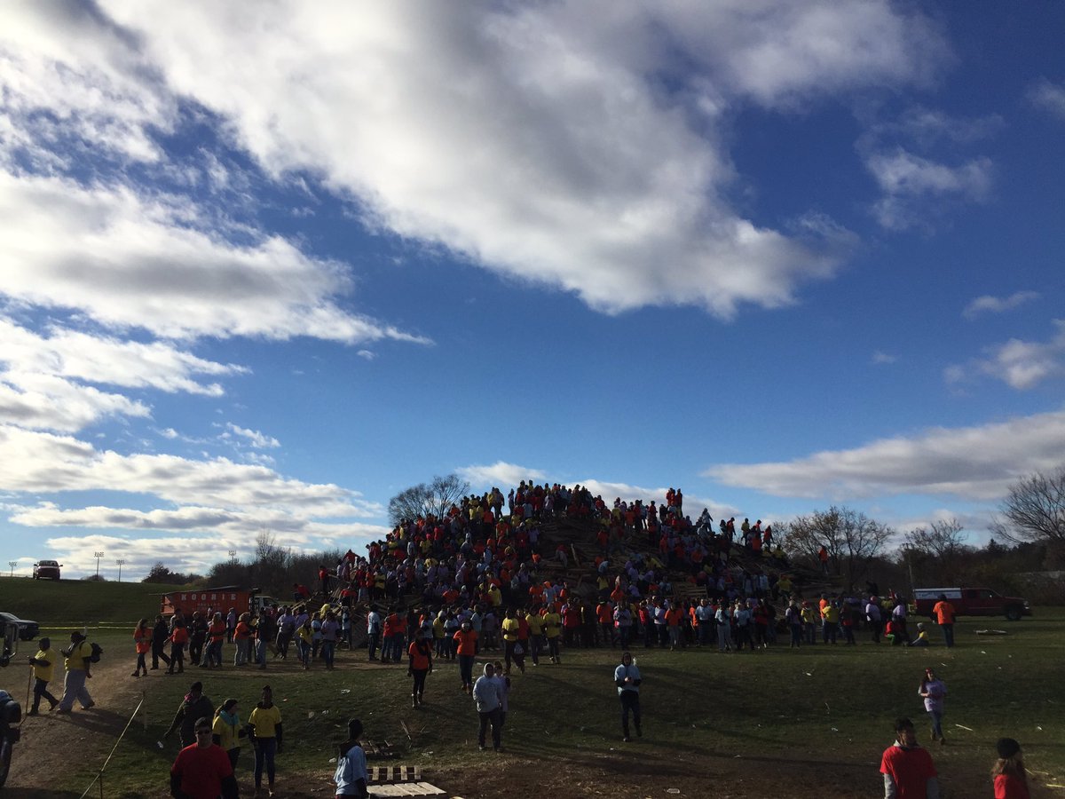 SO PROUD OF THE SENIORS #bonfirebuilding #beatpburg #biggestoneyet 🔥🔥🔥🔥🔥