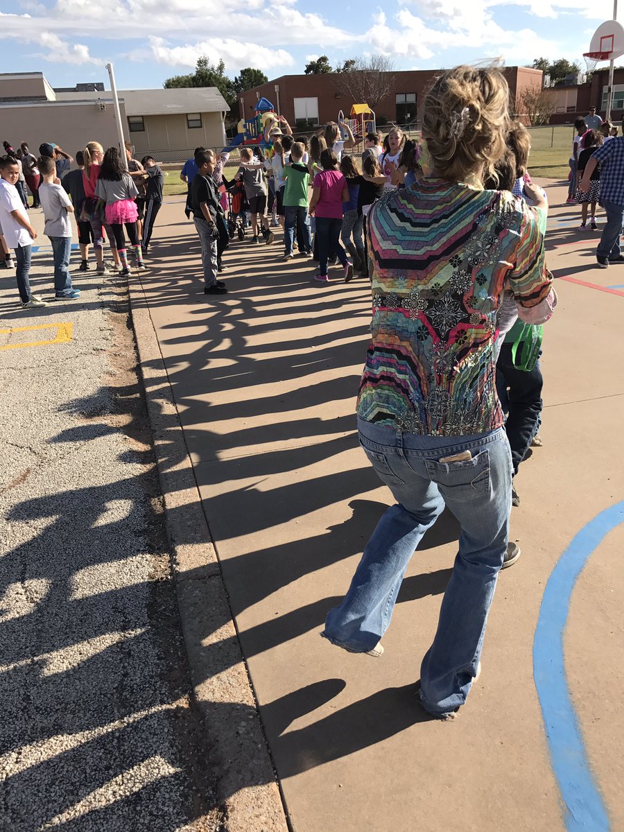 fainrockets's tweet photo. Dance party!#fainrocks https://t.co/WAR2tXsApi
