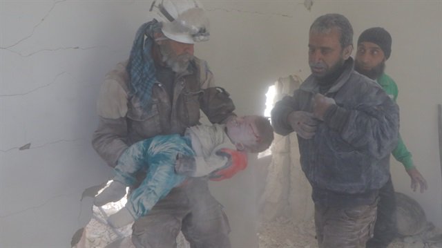 Suriye'de rejime ait uçaklar Halep'te yerleşim yerine saldırdı: 4 ölü, 10 yaralı
yenisafak.com/dunya/halepte-…