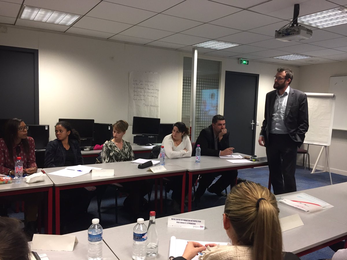 franckusll's tweet photo. @AXAFrance #perspectiveagences #axasudest Francis Waelterlé Moment d échanges avec les Alternants sur la nouvelle Dém Co Agents 2020 https://t.co/KbdjFGRBl6