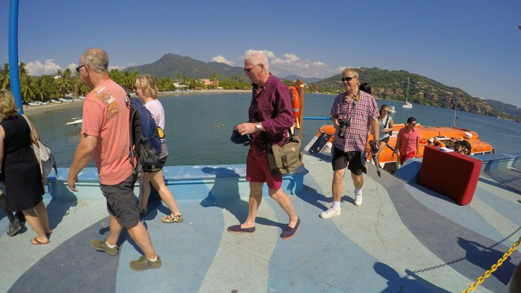 Sectur_Guerrero's tweet image. Llega en este momento el crucero #SilverWhisper a la bahía de #Zihuatanejo con más de 600 personas.

#VámonosPaGuerrero