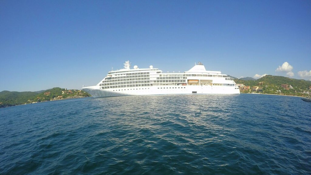 Sectur_Guerrero's tweet image. Llega en este momento el crucero #SilverWhisper a la bahía de #Zihuatanejo con más de 600 personas.

#VámonosPaGuerrero