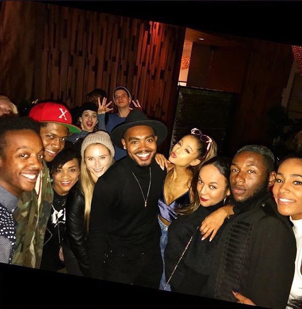 ArianaUpdates13's tweet photo. -NEW PHOTOS- https://t.co/dNgF8SNT81