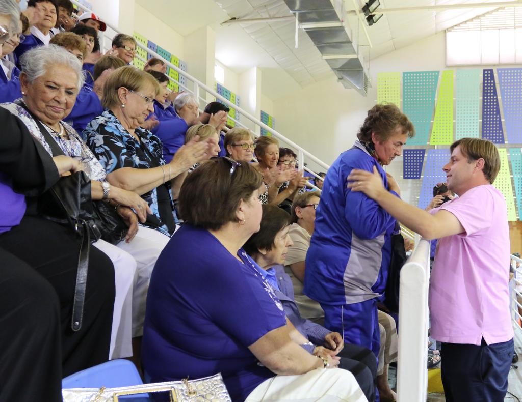 germancodina's tweet photo. En #PuenteAlto hacemos un reconocimiento a la trayectoria × el deporte a la destacada basquetbolista Cristina Ovalle https://t.co/5uVCMUYt5K