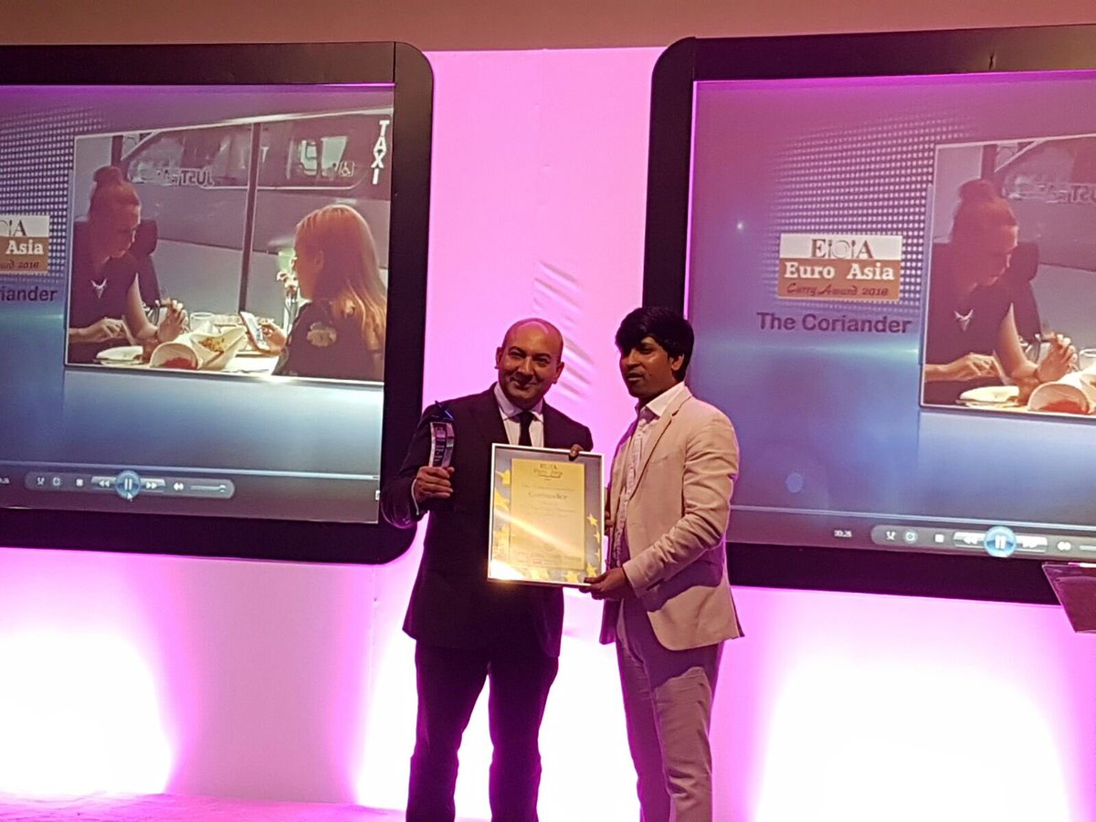 CllrSirajIslam's tweet photo. Giving out an award at tonight's Euro Asia Curry awards. #bettertobetter https://t.co/ilugn6FJXq