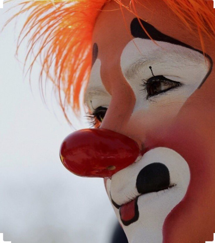 PartyWorld_'s tweet image. lots of funny props #Waterfordhour #Createmorefun