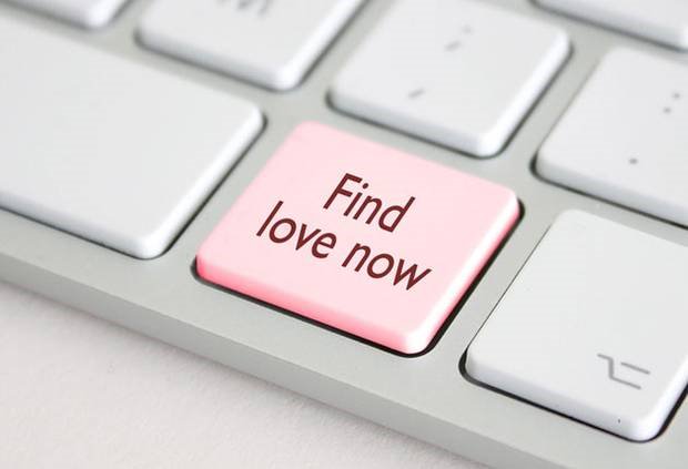 IdiotsGuides's tweet photo. #DatingIsHardBecause it's hard to stand out on an online dating site. The #IdiotsGuidesCommunity tells you how! https://t.co/62ByZjQztm https://t.co/LSgKf4AiLA