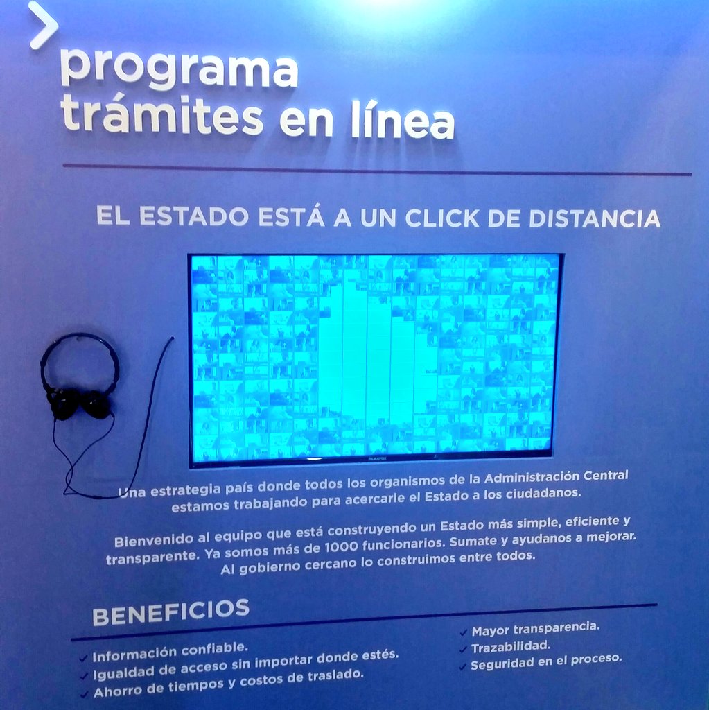 agesic's tweet photo. Recorré con nosotros los stands del #9GD ya se viene la celebración de los 100 #eFondos 💪😊 https://t.co/ZS5xqr0iWC