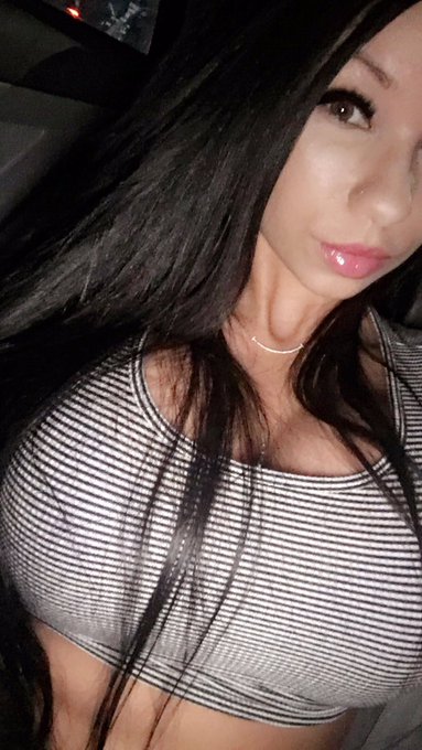 Is it bad that I'm obsessed with the pictures when your cable is on mute? https://t.co/jTWolKTW2x