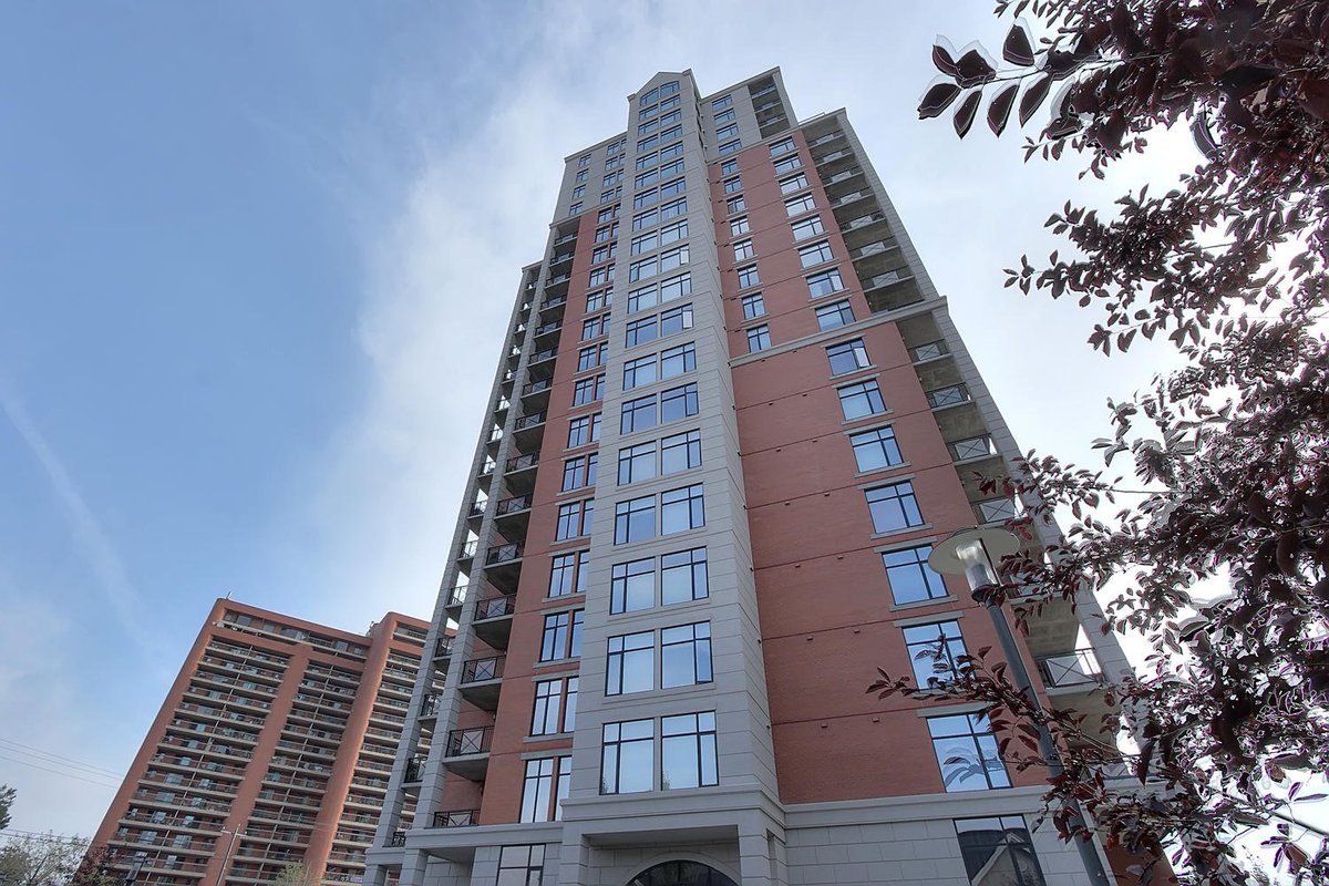 RyanDutka_'s tweet photo. live large in this penthouse with views of the rivervalley and downtown #dutkateam #RealEstate #yeg #PenthouseFloor contact us today https://t.co/wNJAQ8FyD7