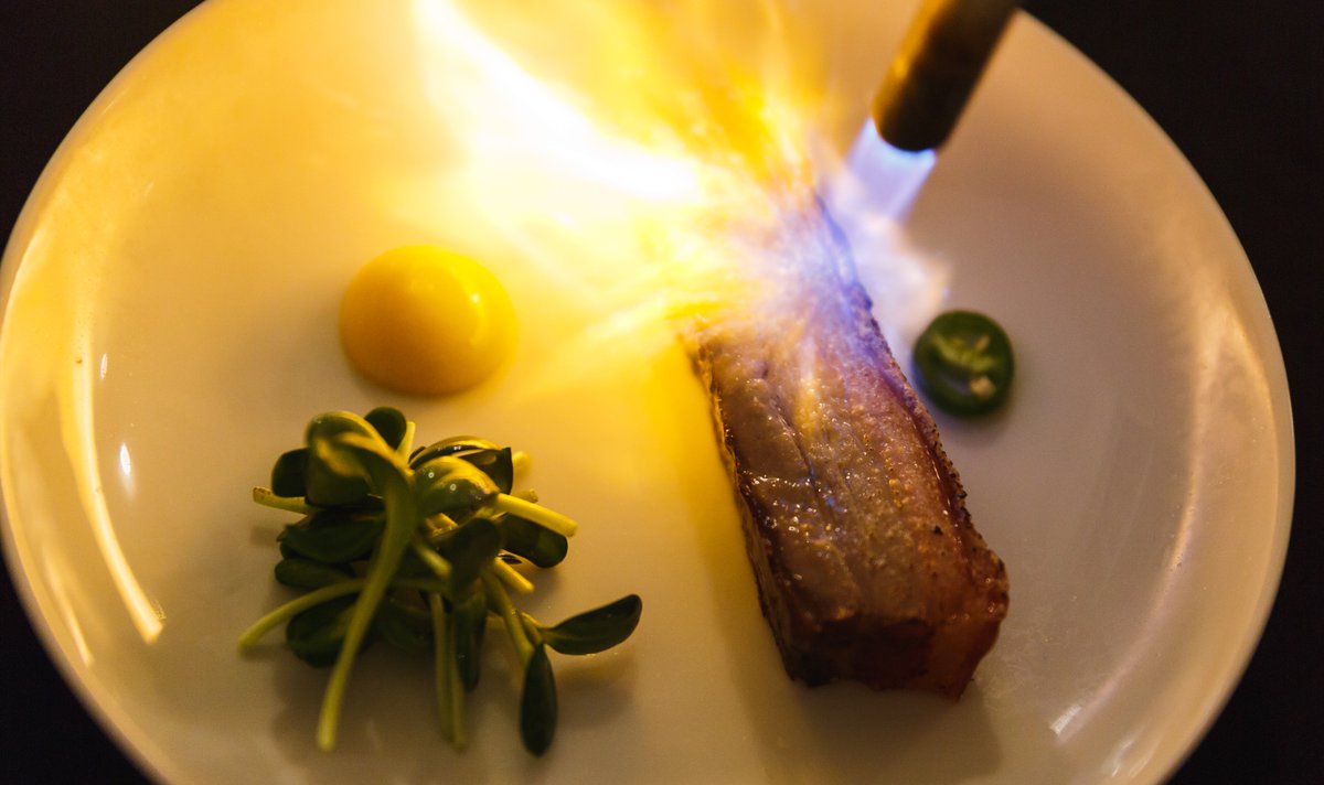 Cocktail_Canape's tweet photo. Torched Maple Sesame Braised Sakura Pork Belly https://t.co/lxXi00LpyS