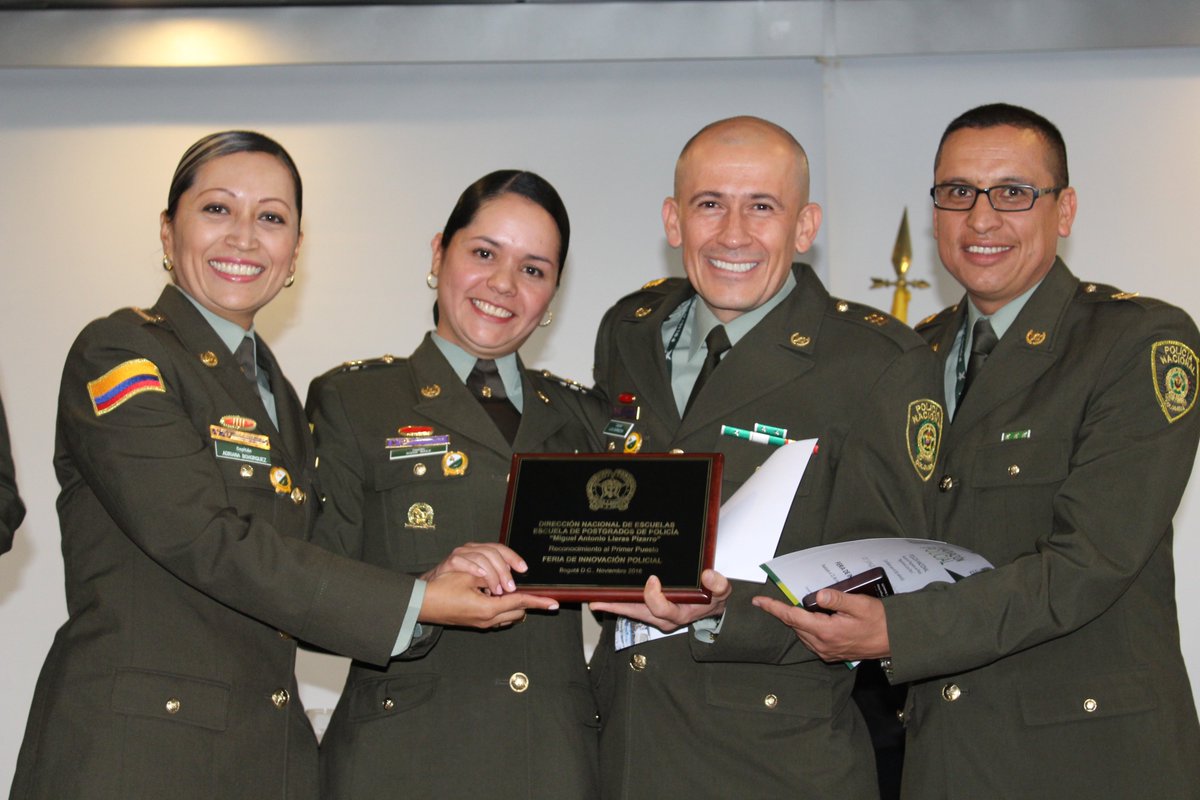 PosgradosPonal's tweet photo. Mejor proyecto en la Feria de #InnovaciónPolicial "Cambio conductual puentes y pasos peatonales" señores Capitanes #ESPOL2016 https://t.co/leHDFbjjvO