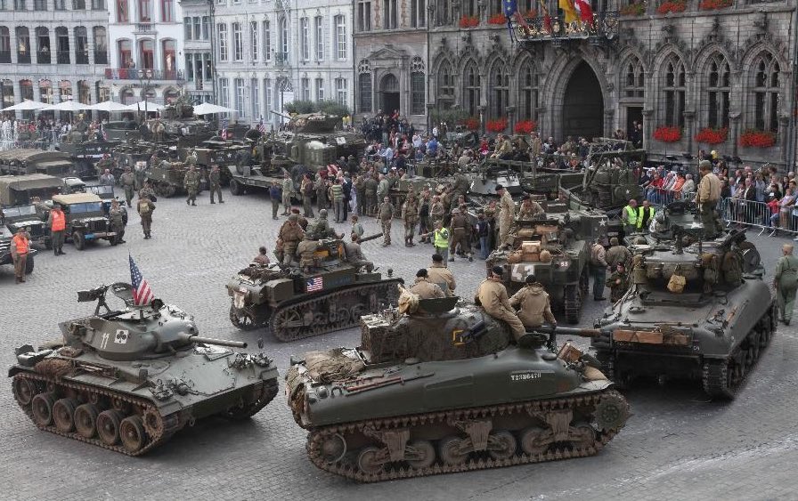 sommecourt's tweet photo. Tanks in Town: our new @LegerHolidays battlefield tour to attend this amazing event &amp; have a taste of the Ardennes: https://t.co/tdXZDkhs43 https://t.co/0vWTu6Goil