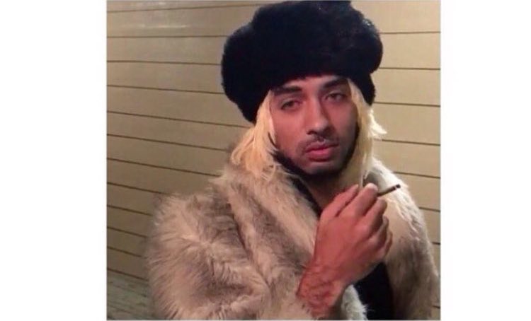 basic____bitch's tweet image. me: don't be rude 

*sees a girl w bad eyebrows*

also me: