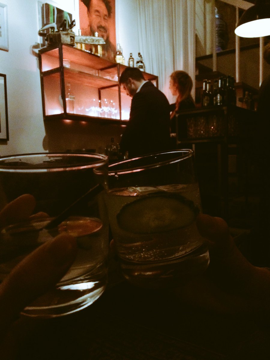 Was für ein Fest! Es war ein grandioses Event mit euch! Cheers auf einen tollen Abend!
#fabianunscripted #berlin #startup #ginandtonic