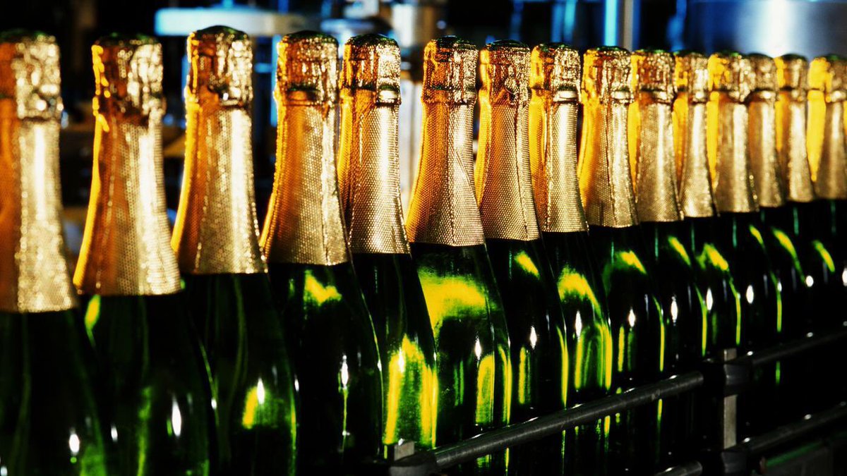 Just stocked up on the fizz for this weekends designer day <a href="/_EnzoaniUK/">Enzoani UK</a> #trunkshow #enzoani #bridalboutique #bridalboutique 🍾🍾🍾🍾🍾