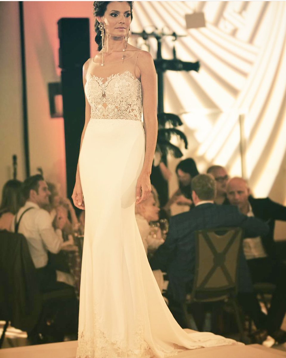 This dress is coming in for our trunk show 💙 this weekend. We have a 12 noon appointment on Sunday now available. Lilylouloubridal@gmail.com