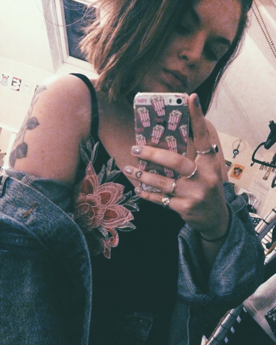 mysticmeg_xo's tweet image. #GirlCheats #736: If the cute top doesn't fit, take a selfie and then send it back #winning #momoneynoproblem