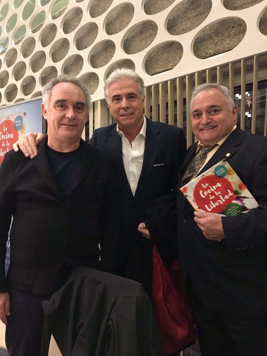 Los libros no pueden juzgarse por sus tapas, los bares si ( Casimiro Mahou)