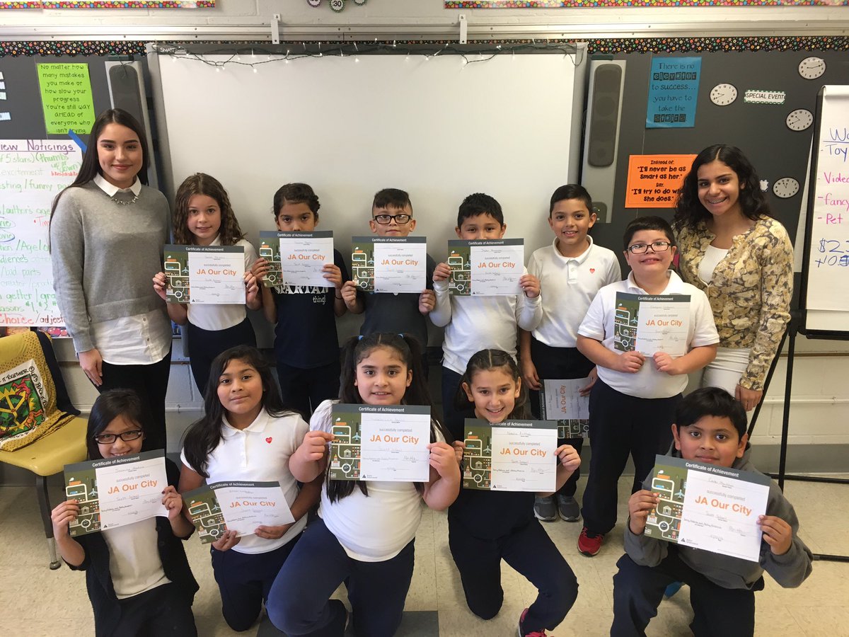 KHowell1231's tweet photo. Third graders learning about the city! #d83spartans #jaforaday #highschoolheros https://t.co/DOACxliHOD