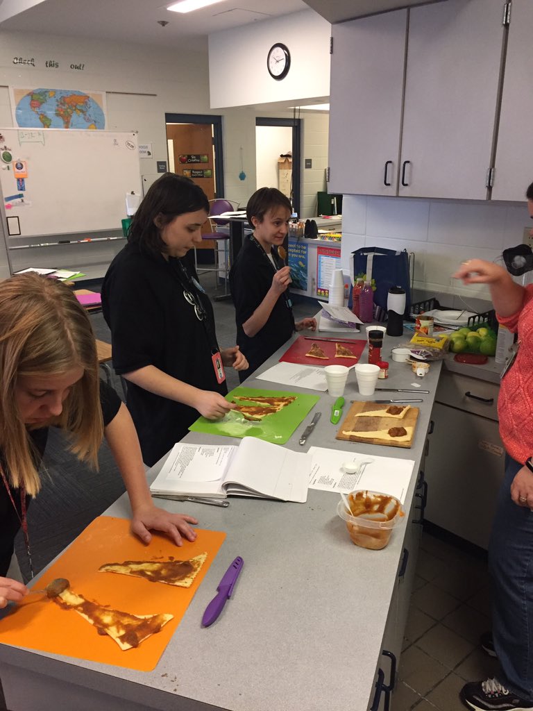 bmpurdue's tweet photo. We made crescent roll apple and pumpkin pie today in#adultroles.  @IrvingtonPrep https://t.co/zEfYrPbJhu