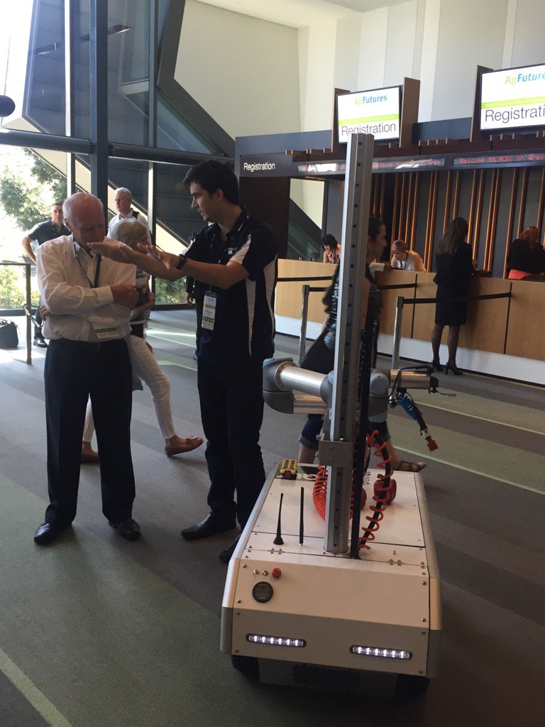 MPEVAN5's tweet image. Harvey on tour at day 2 of the #AgFutures conference with his handler and roboticist Chris Lehnert. #QUT #qutbluebox