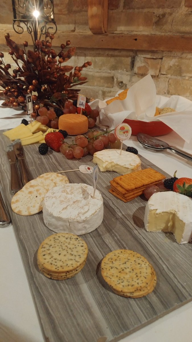 Sharon_Grose's tweet image. Of course #cheese was on the menu with #WDPC #wellingtoncty #dairy producers #committee #brie #cheddar #draytonchophouse #delicious #ontag