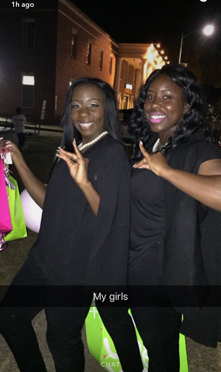bodiedbybrook's tweet photo. First time I had friends cross into Greek life 😋💗💚💗🆙 Had to go all out 🙏🏾✨ ! #LOVE #gojoy&kyra #sooexciting #madeeverythingfromscratch🙃 https://t.co/yH1lbvkriD