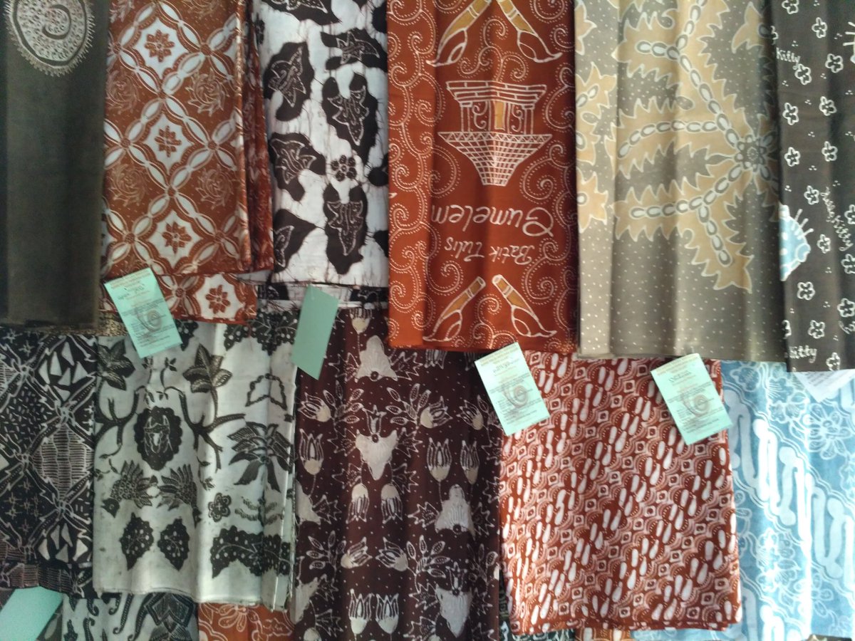 Kain batik pewarna alami dari <a href="/GumelemEthnic/">Gumelem Ethnic C.</a> harga 300-450 K/lembar kain.