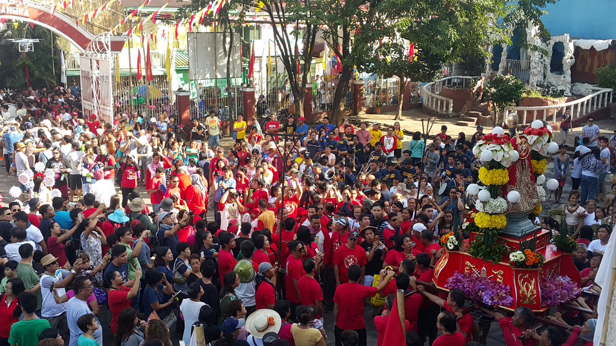 sclementeangono's tweet photo. ATM: Naghahanda na sa paglabas ng simbahan ang Poong San Clemente.

#PistaNiSanClemente2016
#TagaAngonoAkoDahilDebotoAkoNiSanClemente https://t.co/wjwQVBRcGv