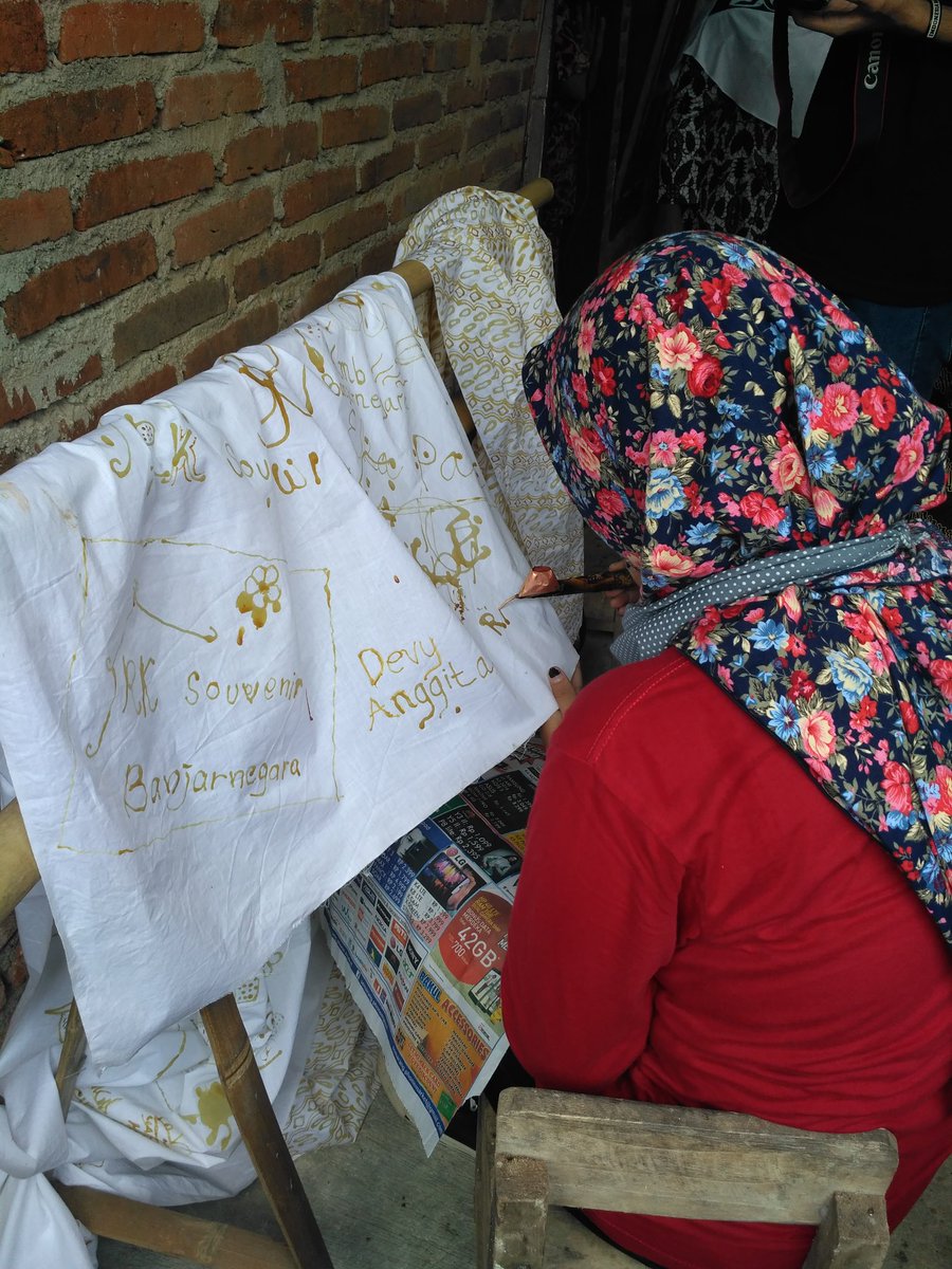 Bbrp traveler latihan ikut membatik minggu lalu di <a href="/GumelemEthnic/">Gumelem Ethnic C.</a>