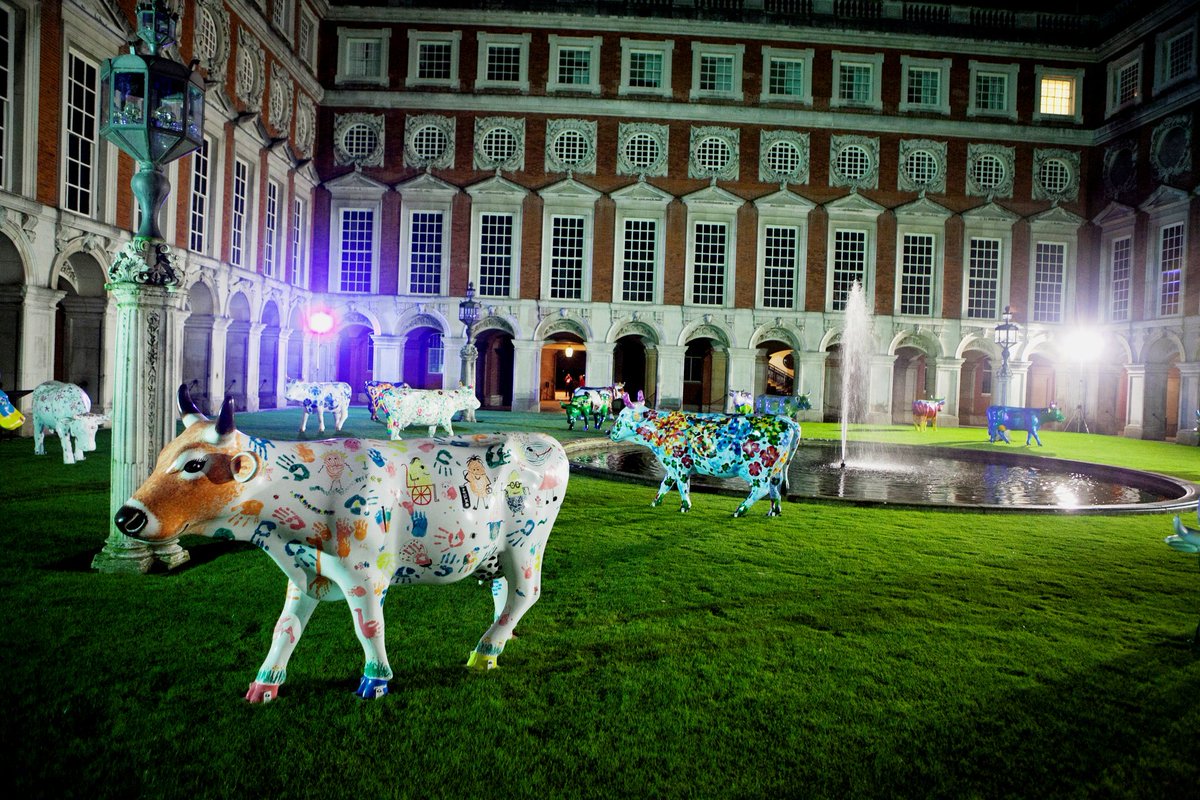 Looks like someone from <a href="/HRP_palaces/">Historic Royal Palaces</a>  was working late during <a href="/CowParadeSurrey/">CowParadeSurrey</a> last week! Something spooky about the single lit window...