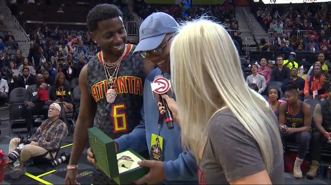 Watch Gucci Mane Propose to His Girlfriend During Kiss Cam at a Hawks Game  | Complex