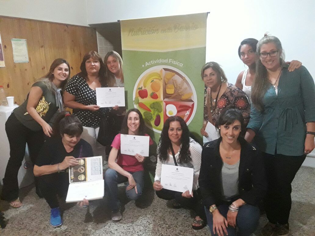 lausinasf's tweet photo. #hoy entrega de cert a las participantes del mód 4  del taller de #alimentaciónsaludable Muy linda experiencia con un gran equipo de trabajo https://t.co/s4xrm373mD