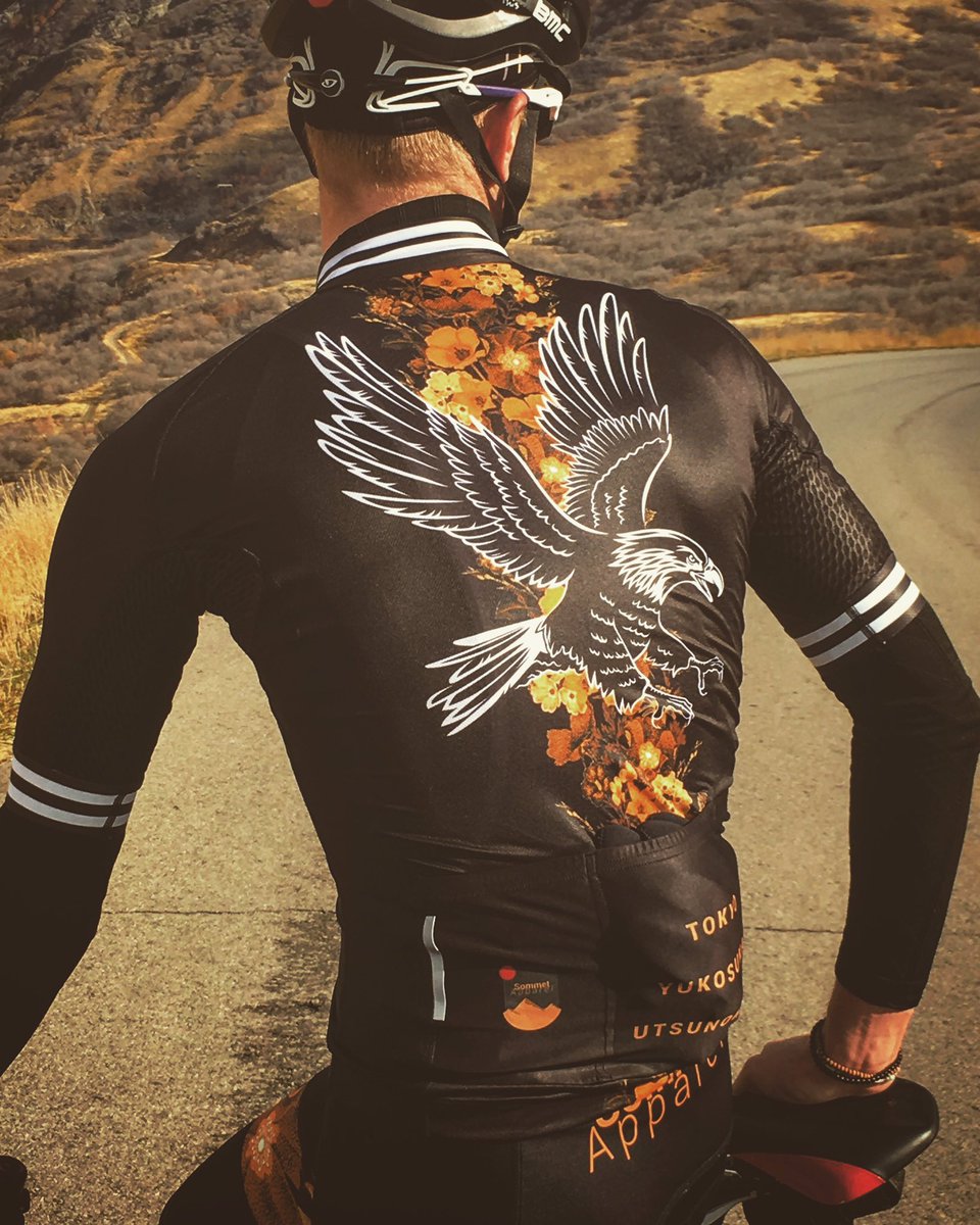 TJエイセンハート、宇都宮で着てたスカジャンのデザインでサイクル